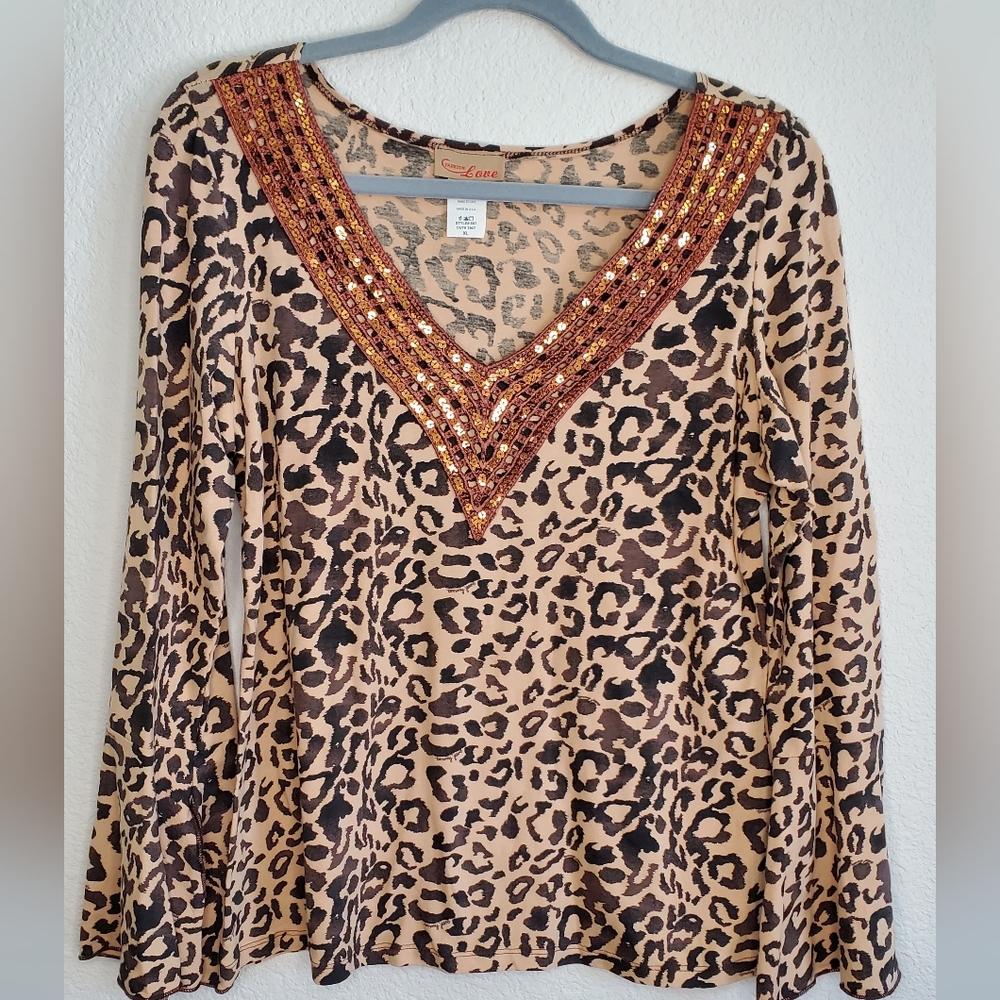 Fashion Love Leopard Top - Picture 1 of 10